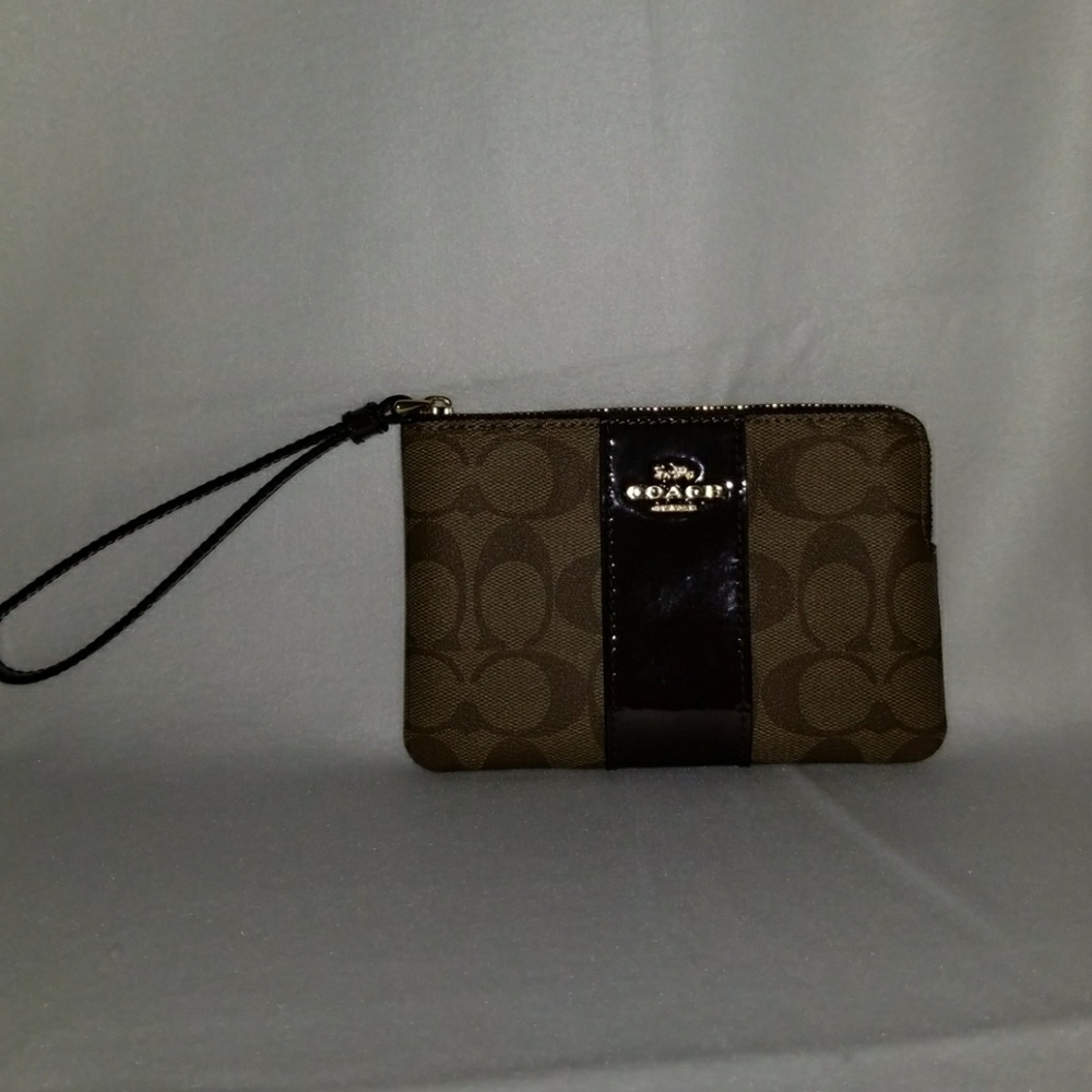 Coach F34650 Wristlet Tan